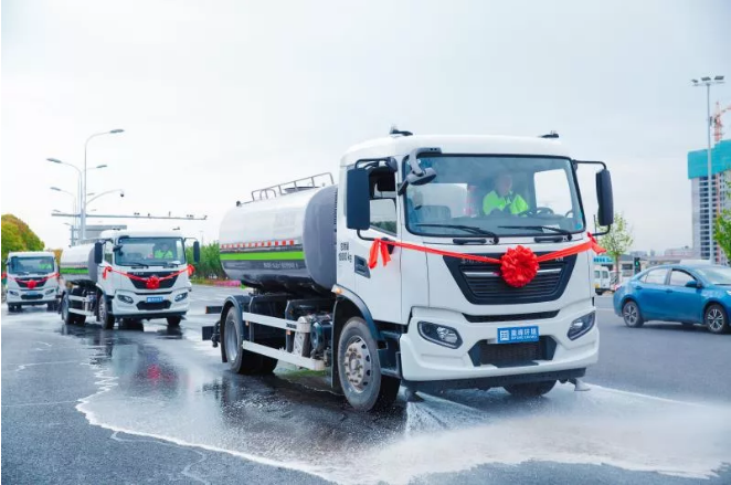 新时期中国城市美容师！俄罗斯·专享会官方网站环境新能源环卫车可减排4.5万吨传染物